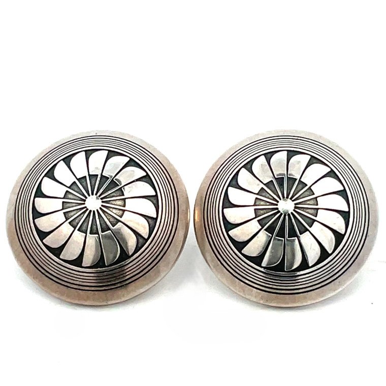 UN-2612_wq96f8jkqe_2025-07-08-14-17-20__24915 Native American Mesa Sterling Silver Circular Pinwheel Stud Earrings - Image 1