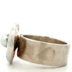 Katrine Barneti 2004 Signed Vintage Sterling Silver Hammered Modernist and Pearl Ring Size 6.5 - Image 2