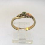 Black Hills Gold 10k Yellow Gold Round Peridot Solitaire & 2 Leaf Band Size 6.5 - Image 3