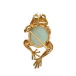 10K Yellow Gold Cabochon Jadite Peridot Accented Frog Pendant Brooch - Image 3